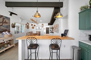 Design House | Private kitchen | Full-size fridge, microwave, oven, stovetop