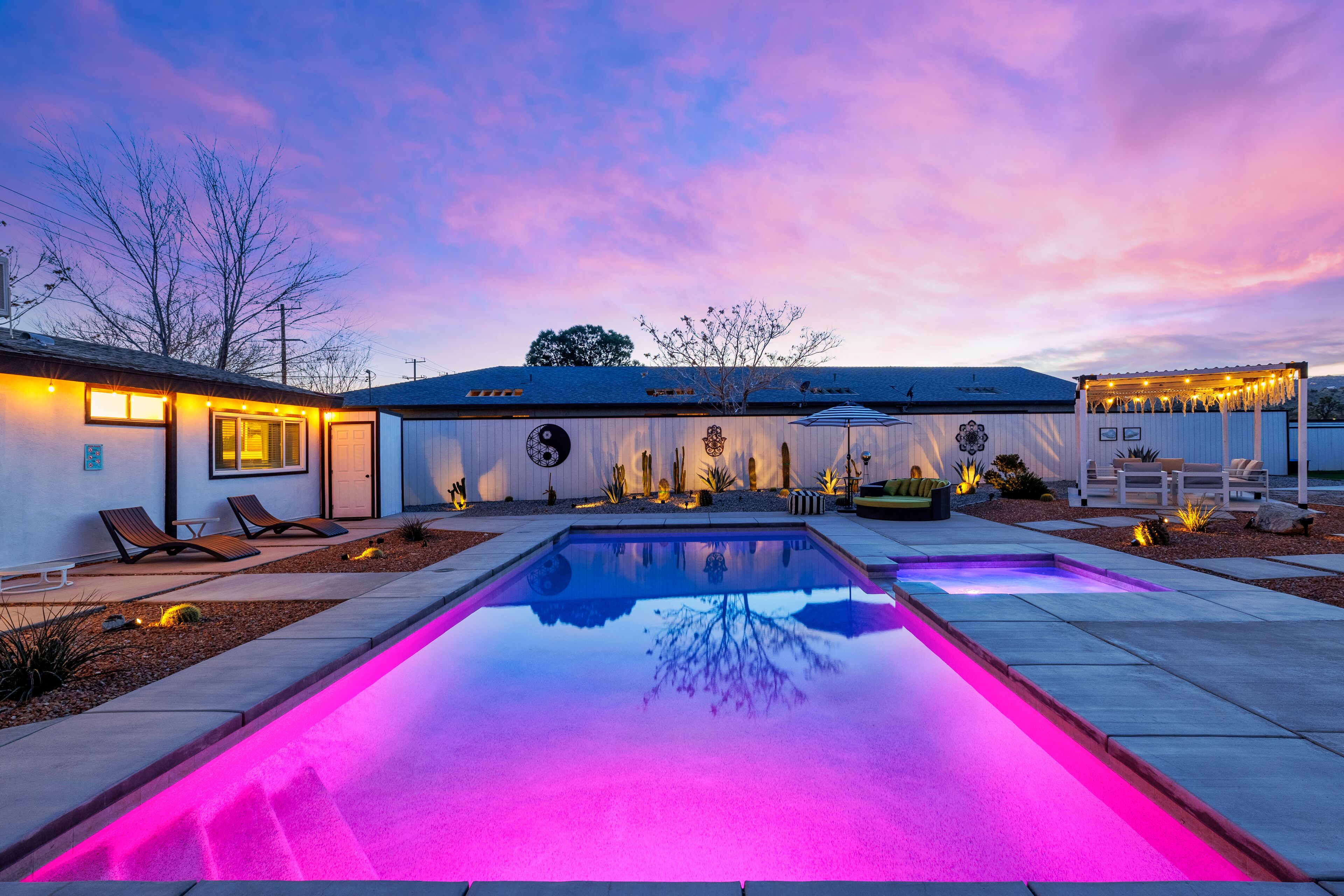 Outdoor pool, free cabanas