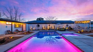 Piscine extérieure, cabanons gratuits