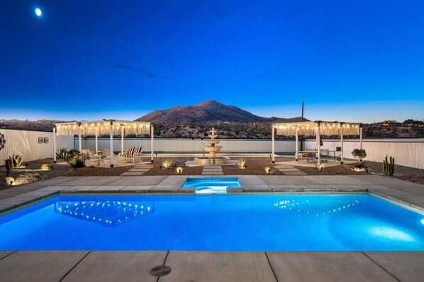 Outdoor pool, free cabanas - The Rosemary House Yucca Valley (Yucca Valley)