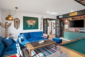 Design-talo | Oleskelualue | Taulutelevisio