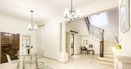 Enormous luxury 3-storey townhouse, rooftop EGAS1-1