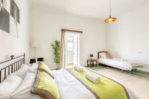 4 bedrooms, iron/ironing board, free WiFi, bed sheets