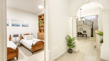 4 bedrooms, iron/ironing board, free WiFi, bed sheets