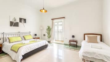 4 bedrooms, iron/ironing board, free WiFi, bed sheets