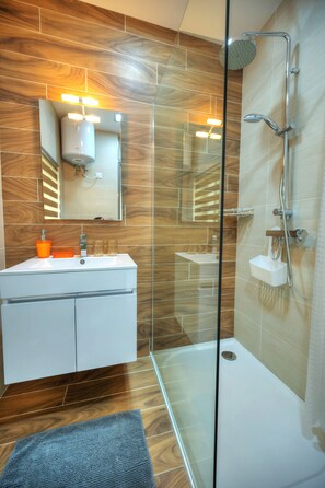 Shower, towels