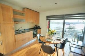 Fridge, microwave, oven, coffee/tea maker