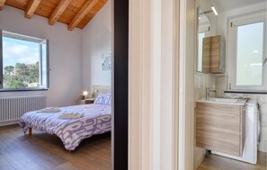 1 bedroom, iron/ironing board, travel cot, free WiFi