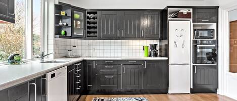 Kühlschrank, Ofen, Herdplatte, Geschirrspüler