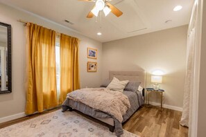 2 bedrooms, desk, travel crib, free WiFi - Chestnut Mountain View Cottage (Canton)