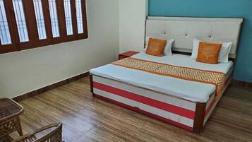 1 bedroom, bed sheets