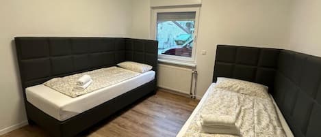 2 室のベッドルーム、WiFi、ベッドシーツ
