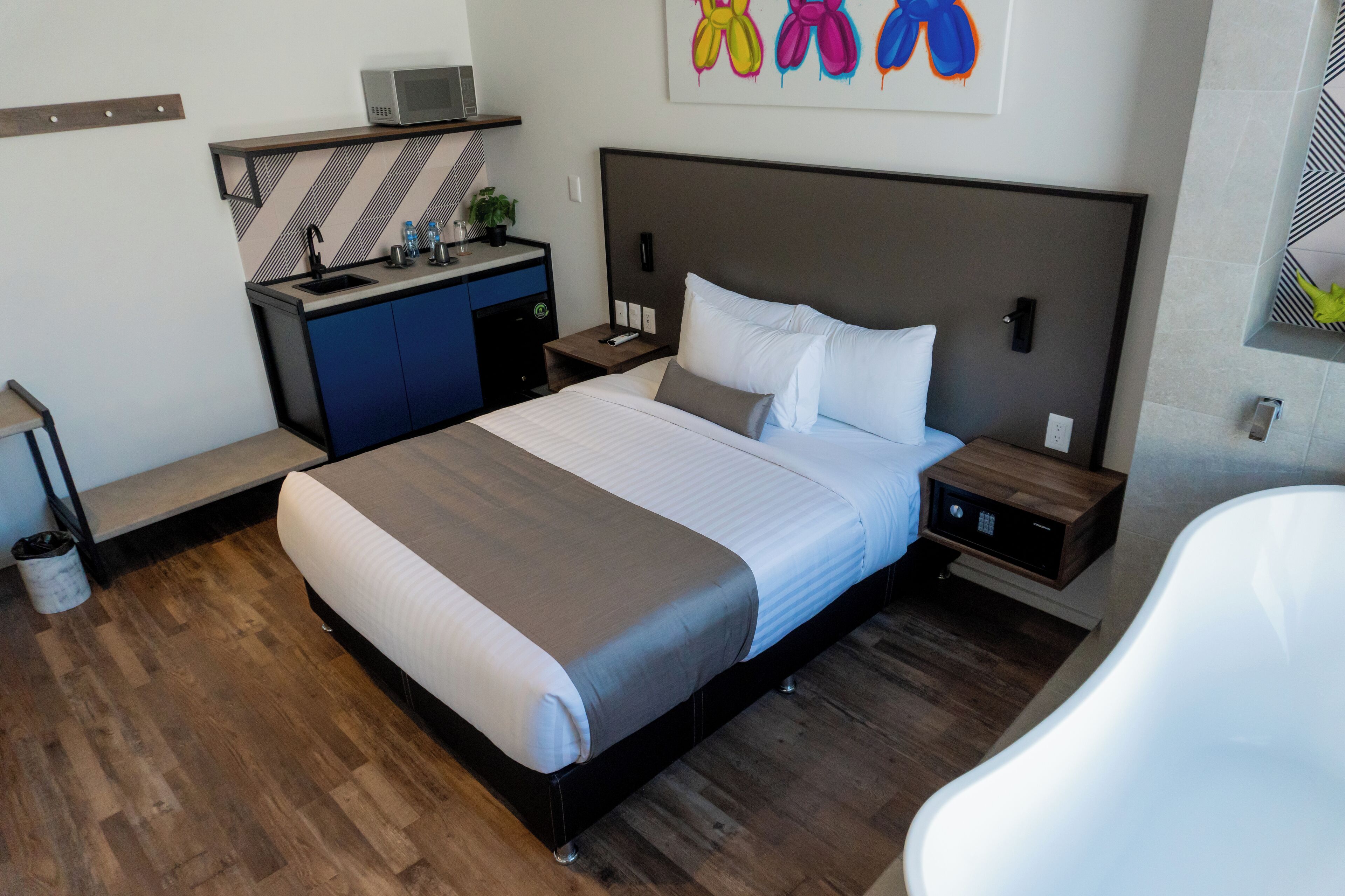 Habitación superior | Caja fuerte, escritorio, espacio para trabajar con un portátil
