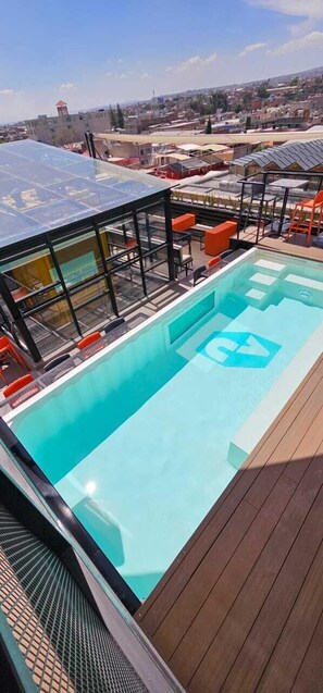 Outdoor pool - ALT Urbana (León)