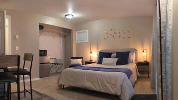 1 bedroom, in-room safe, free WiFi, bed sheets