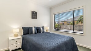 4 bedrooms, free WiFi, bed sheets