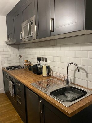 公寓 | 私人廚房 | 電冰箱、微波爐、烤箱、爐台