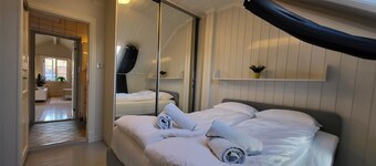 Mercury House, Cathedral View! Free parking!