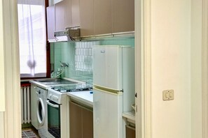 Fridge, oven - N274 - Numana, two-room apartment with balcony in the center (Numana)