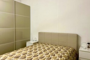 2 bedrooms, bed sheets - N274 - Numana, two-room apartment with balcony in the center (Numana)