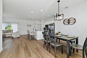 Dining - Lovely New 4BR/2BA Modern House (Port Charlotte)
