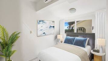 5 habitaciones, tabla de planchar con plancha y cuna de viaje