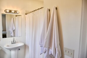 Bruser, hårtørrer, håndklæder, Sæbe