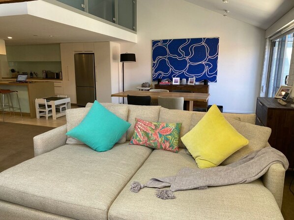 Smart TV, books, offices
