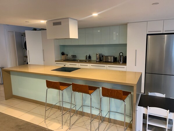 Køleskab, mikrobølgeovn, ovn, opvaskemaskine