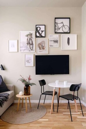 TV, offices - TurnKey | Karlin Studio I (Praha 8)