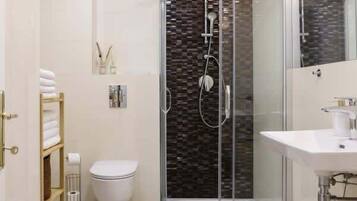 Regadera y secadora de cabello