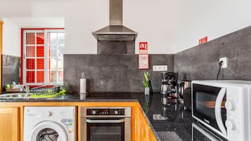 冰箱、微波炉、烤箱、炉灶