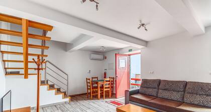 Vacation Home "Dos Vinagreiros - Guilherme" with Sea View, Private Terrace & Wi-Fi