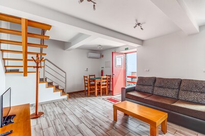 Vacation Home "Dos Vinagreiros - Guilherme" with Sea View, Private Terrace & Wi-Fi
