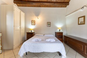 3 habitaciones, escritorio, wifi gratis y ropa de cama 