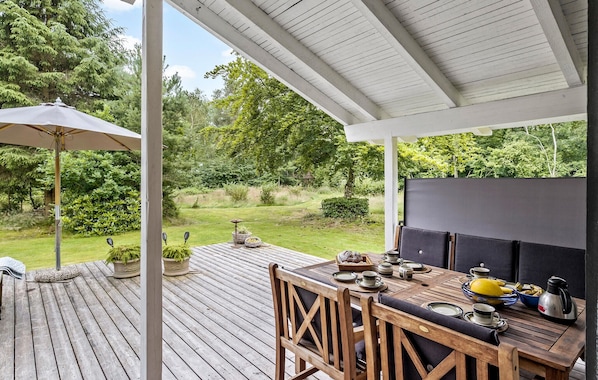 Outdoor dining - 3 bedroom nice home in Hadsund (Hadsund)