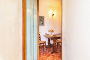 Dining - Apartment 'Casa Titty' with Private Garden and Wi-Fi (Rapolano Terme)
