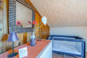 2 bedrooms, iron/ironing board, free WiFi, bed sheets - Holiday Home 'Ciumara East' with Private Terrace, Wi-Fi and Air Conditioning (Avola)