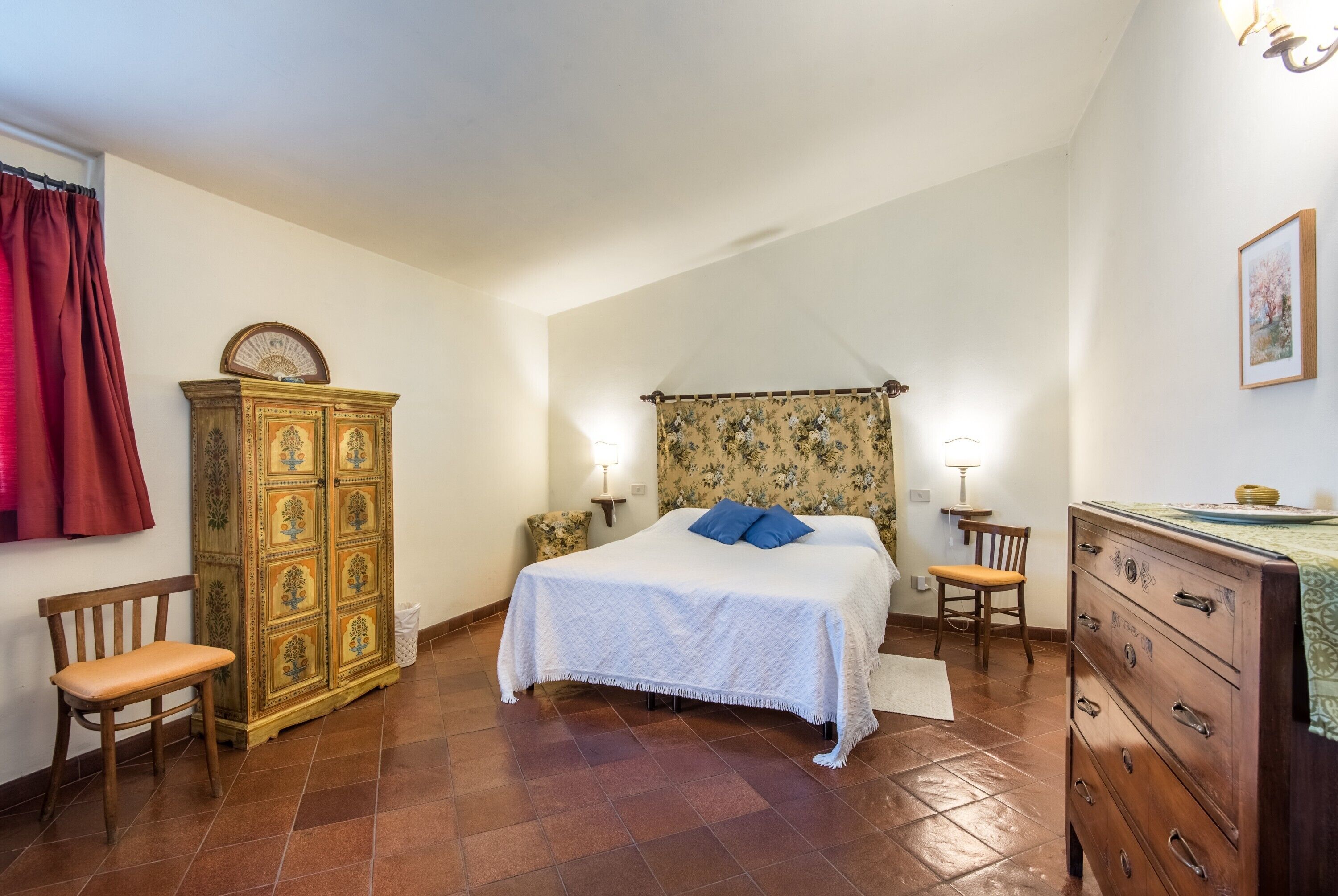 1 habitación, tabla de planchar con plancha, wifi gratis y ropa de cama 