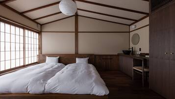 Twin kamer | Individueel gedecoreerd, individueel gemeubileerd, een laptopwerkplek