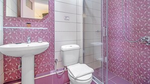 A bathroom with a sink, toilet, and shower. - Apartment 'Standard  with Sea View 2' with Sea View, Wi-Fi and Air Conditioning (Nikiana)