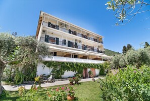 Exterior - Apartment 'Standard  with Sea View 1' with Sea View, Wi-Fi and Air Conditioning (Nikiana)