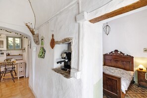 1 bedroom, free WiFi, bed sheets - Apartment 'La Casa Della Lavanda' with Mountain View, Private Terrace and Wi-Fi (Castelvecchio di Rocca Barbena)