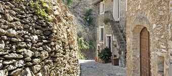 Apartment 'La Casa Della Lavanda' with Mountain View, Private Terrace and Wi-Fi
