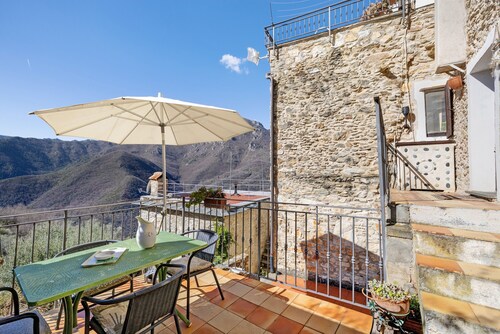 Apartment 'La Casa Della Lavanda' with Mountain View, Private Terrace and Wi-Fi