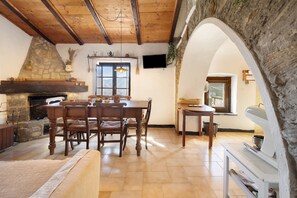 Dining - Apartment 'La Dimora Del Tempo Perduto' with Mountain View, Shared Terrace and Wi-Fi (Castelvecchio di Rocca Barbena)