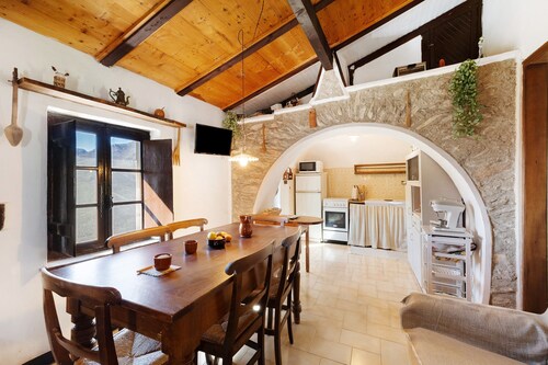 Apartment 'La Dimora Del Tempo Perduto' with Mountain View, Shared Terrace and Wi-Fi