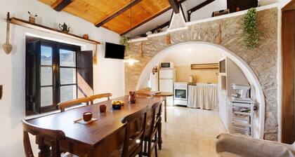 Apartment 'La Dimora Del Tempo Perduto' with Mountain View, Shared Terrace and Wi-Fi