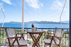 Outdoor dining - Studio Apartment 'Standard with Sea View 6' with Sea View, Wi-Fi and Air Conditioning (Nikiana)