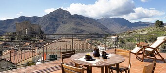 Apartamento 'La Terraza del Tiempo' con vistas a la montaña, Wi-Fi y aire acondicionado